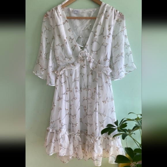 Selfie Leslie Flowy Floral Princess Dress- White - Picture 5 of 7